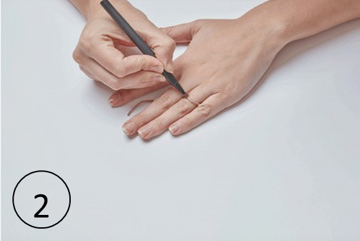 محل تلاقی (یک دور کامل) را روی هر دو قسمت نخ علامت بزنید.